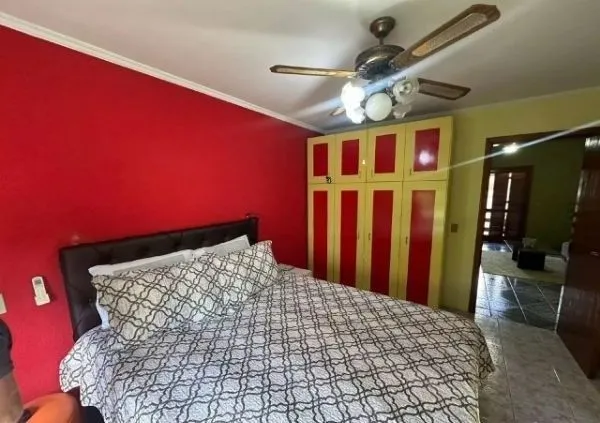 Imagem Ótima casa no bairro Jardim Lindóia, com 4 quartos, pátio amplo e área com churrasqueira