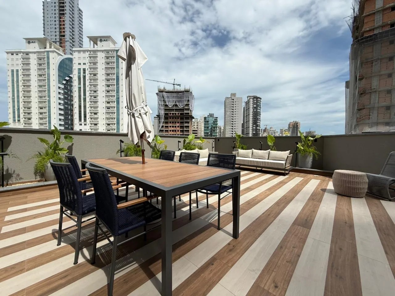 Imagem Apartamento com vista para o mar à venda com 69.91m2 por R$ 1.200.000,00
