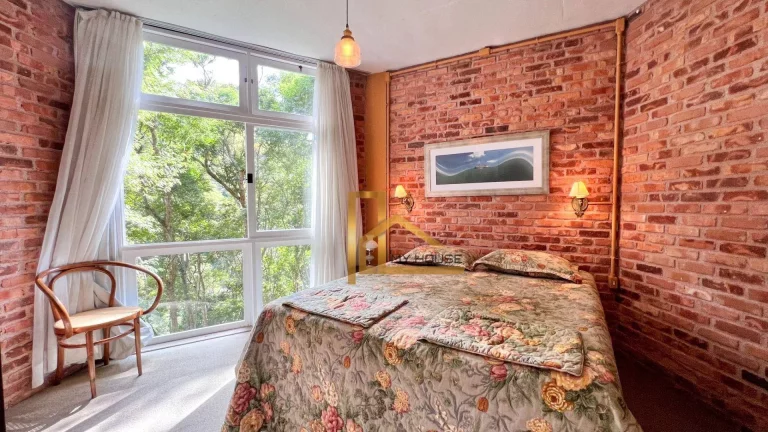 Imagem Casa com 4 dormitórios sendo 2 suítes à venda, 285 m² por R$ 1.600.000 - Golfe - Teresópolis/RJ