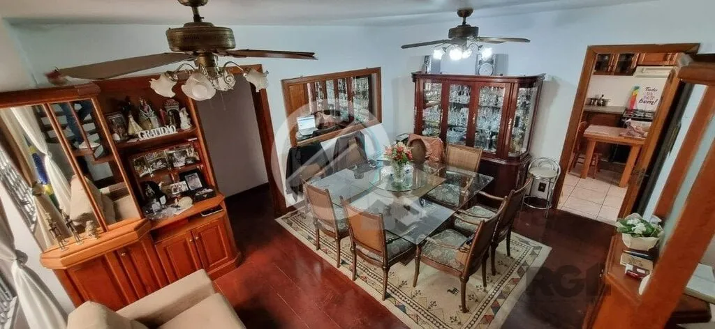 Imagem Excelente Cobertura com ótima localização no bairro Medianeira, com 4 dormitórios, sendo um com ...