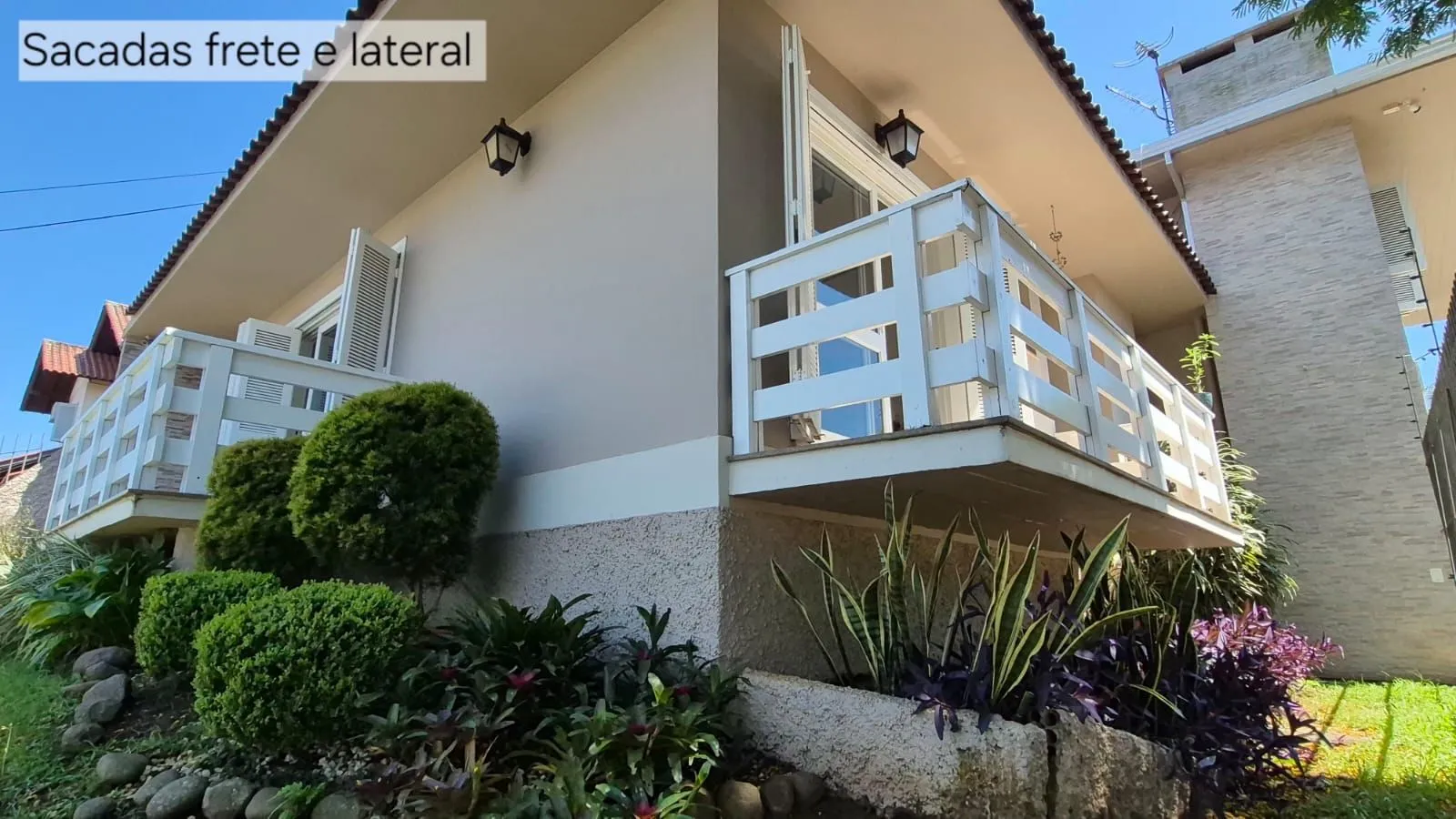 Imagem Excelente casa de 4 dormitórios, 1 suíte e 2 vagas em Novo Hamburgo.
