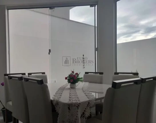 Imagem Sobrado triplex no Centro de Balneário Camboriú.