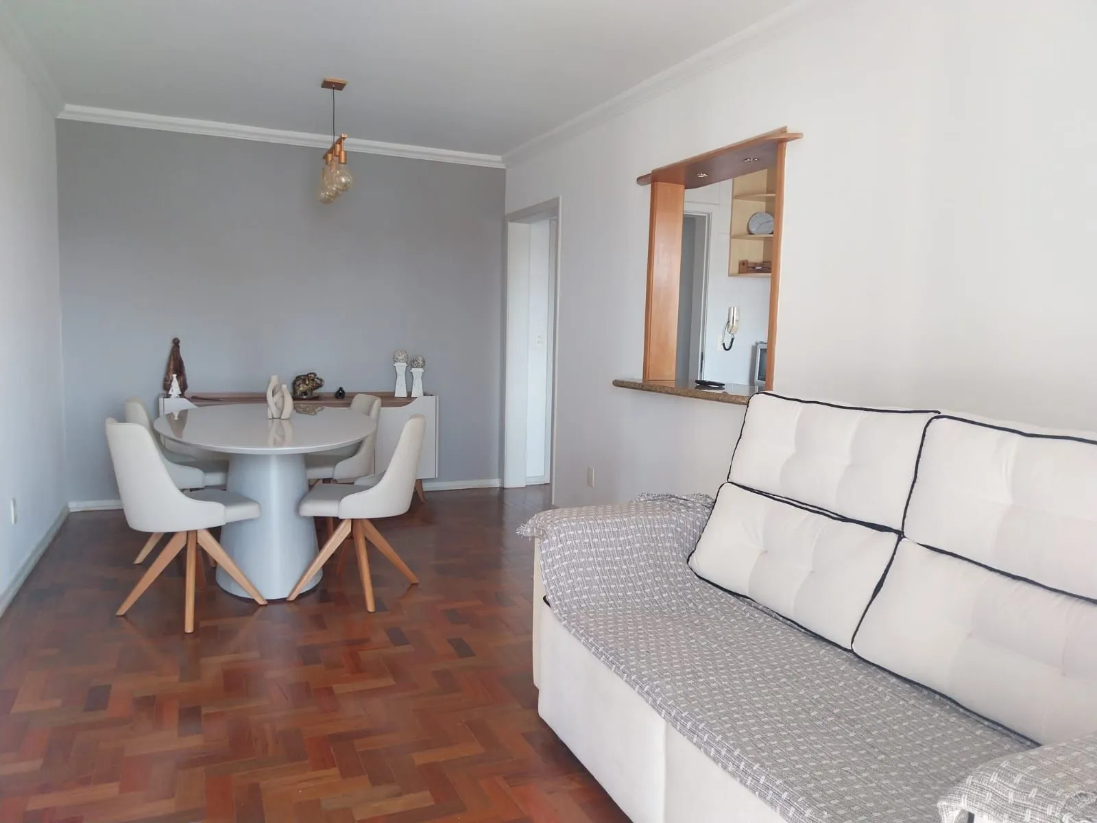 Imagem Apartamento de 2 dormitórios com vaga de garagem e sacada no Bairro Santana