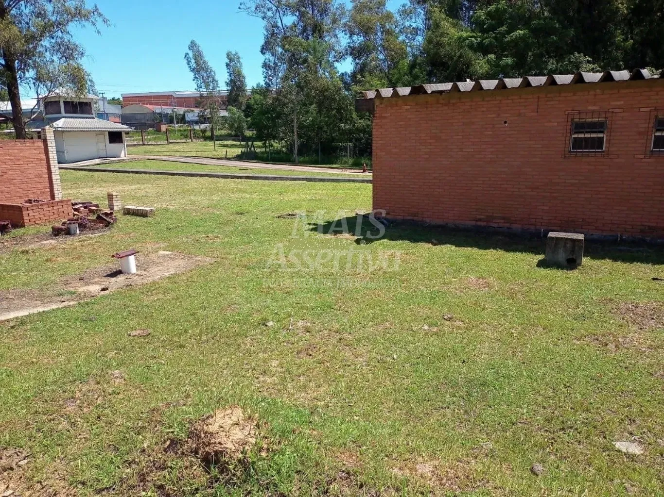 Imagem Complexo Industrial para venda na Av. Parobé com 8 prédios comercias