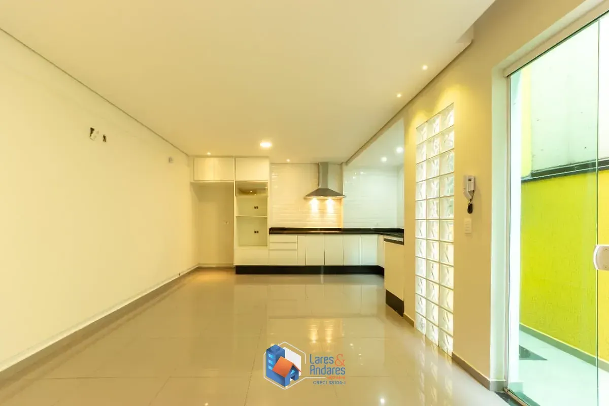 Imagem Sobrado para venda em Vila Palmeiras com 3 quartos, sendo 3 suítes, 240m²