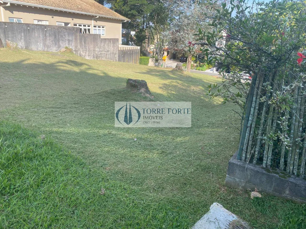Imagem Excelente terreno na Aldeia da Serra com 466 m², pronto para construir.