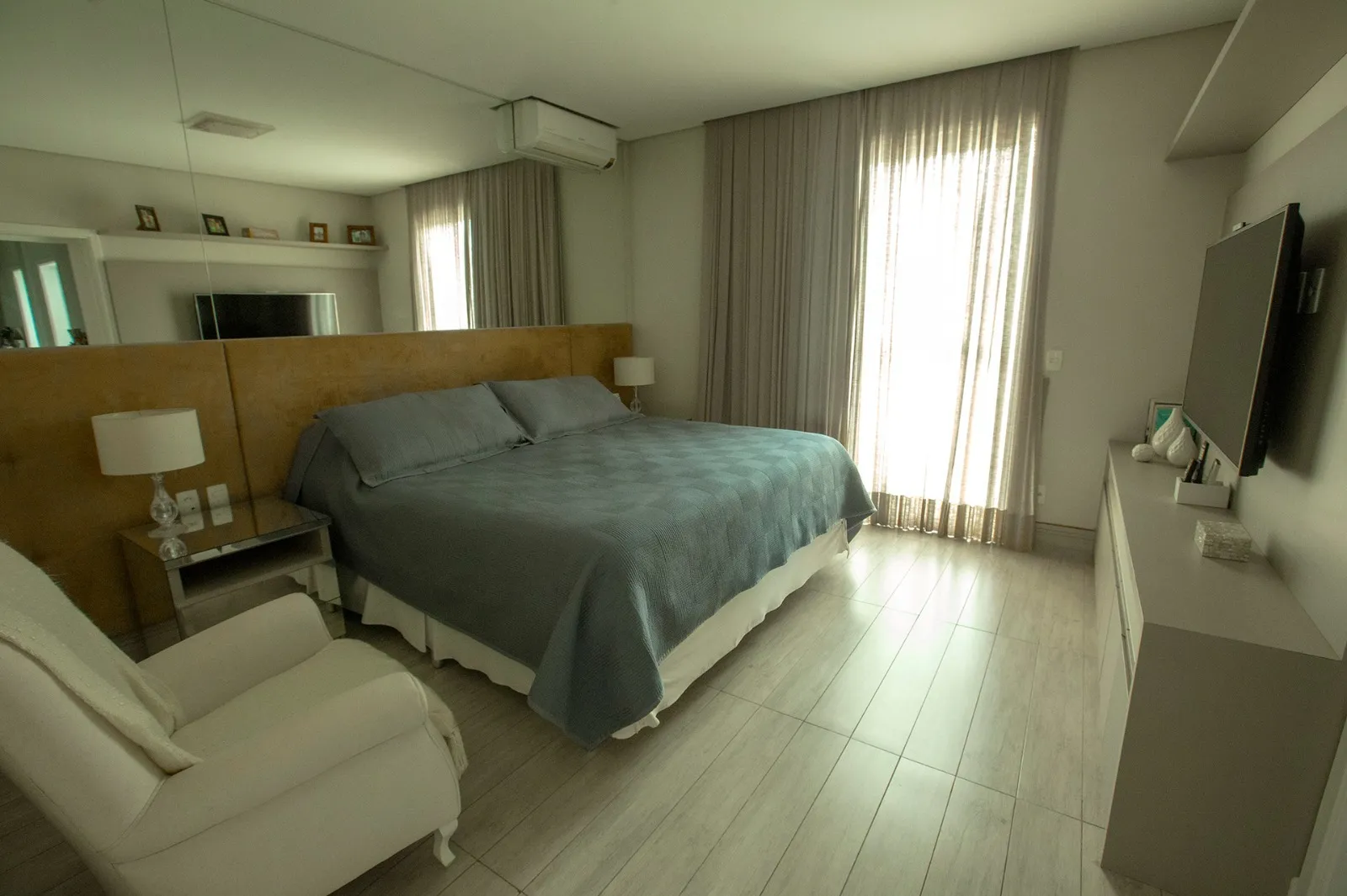 Imagem Sobrado à venda no condomínio Mont Blanc com 360m²