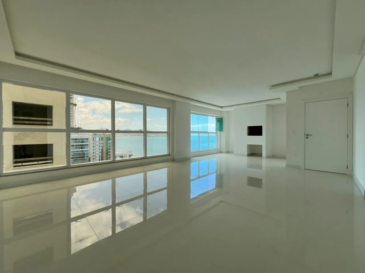 Imagem Apartamento com vista para o mar à venda com 179.5m2 por R$ 3.950.000,00