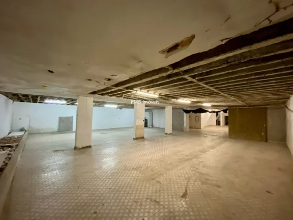 Imagem Salão Comercial de Alto Padrão em Pinheiros: 1 Sala, 2 Banheiros, 2 Vagas de Garagem, 600m² de Área - São Paulo-SP