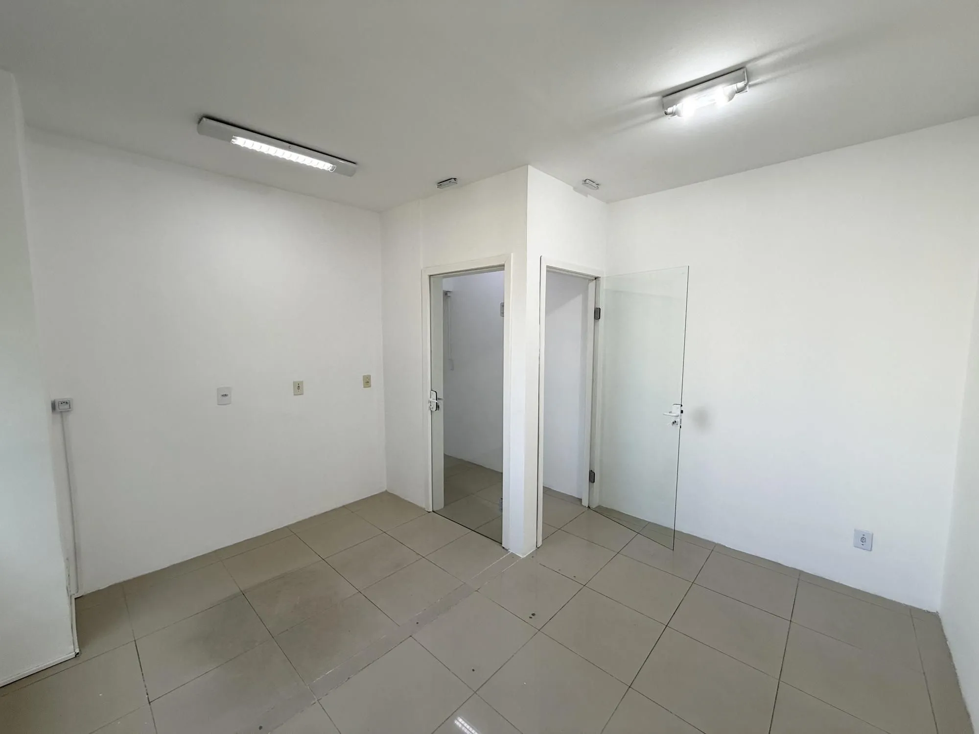Imagem MÁFFER IMÓVEIS ALUGA - CASA COMERCIAL OU RESIDENCIAL NA AUXILIADORA Rua Marcelo Gama - Bairro Auxiliadora | Porto Alegre/RS