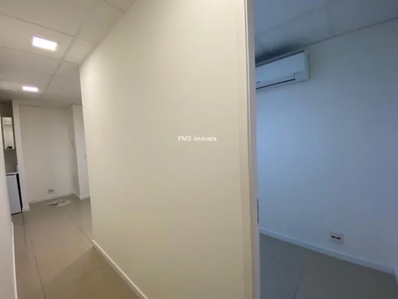 Imagem Sala Comercial para Locação em Cerqueira César, São Paulo-SP: 1 sala, 1 banheiro, 1 vaga de garagem, 40m² de área.
