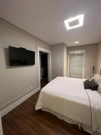 Imagem Cobertura Duplex, 10º Andar, 253,03m², 3 suítes, e 4 vagas de garagem. Piso inferior composto por...