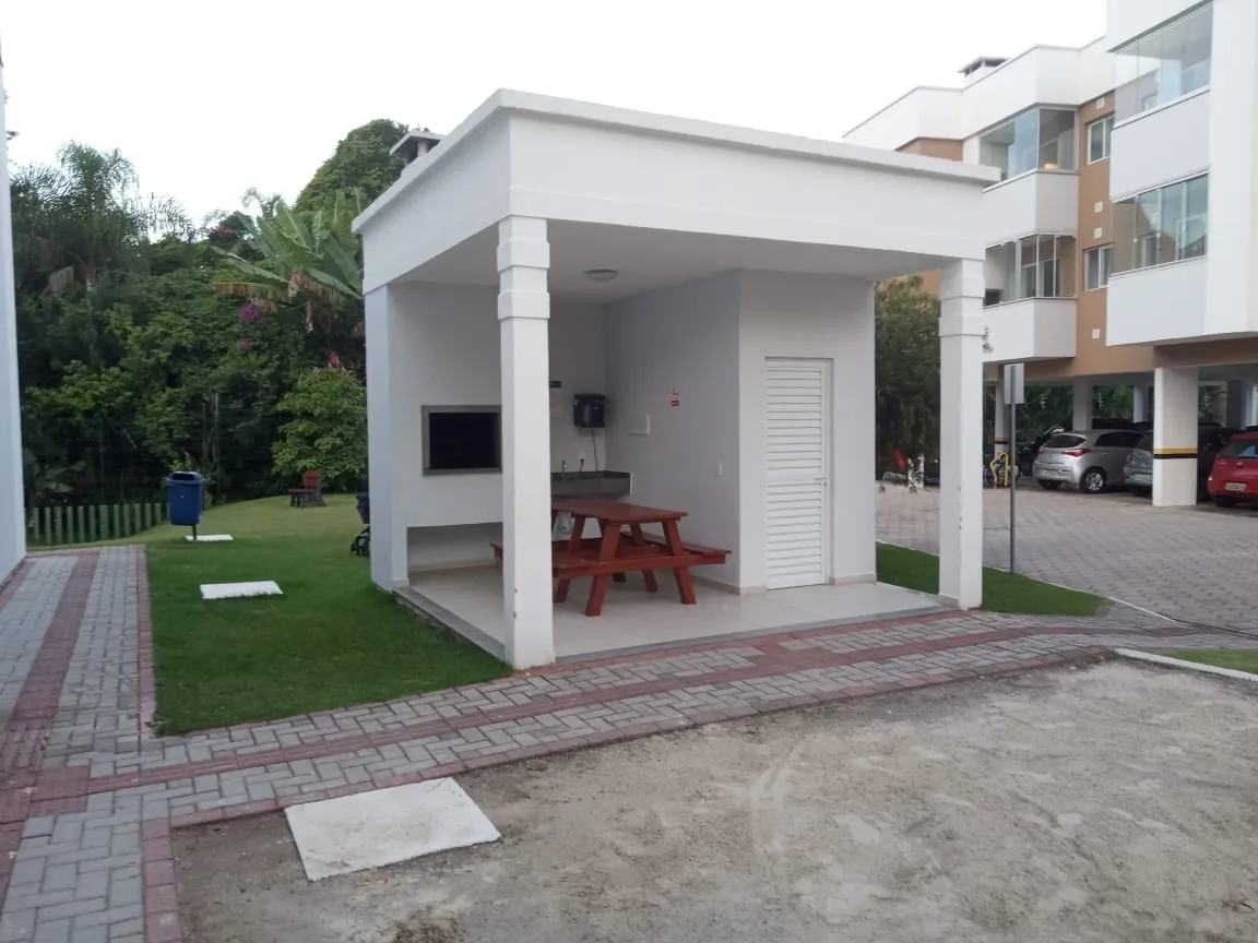 Imagem Apartamento semi-mobiliado à venda próximo às praias de Canasvieiras