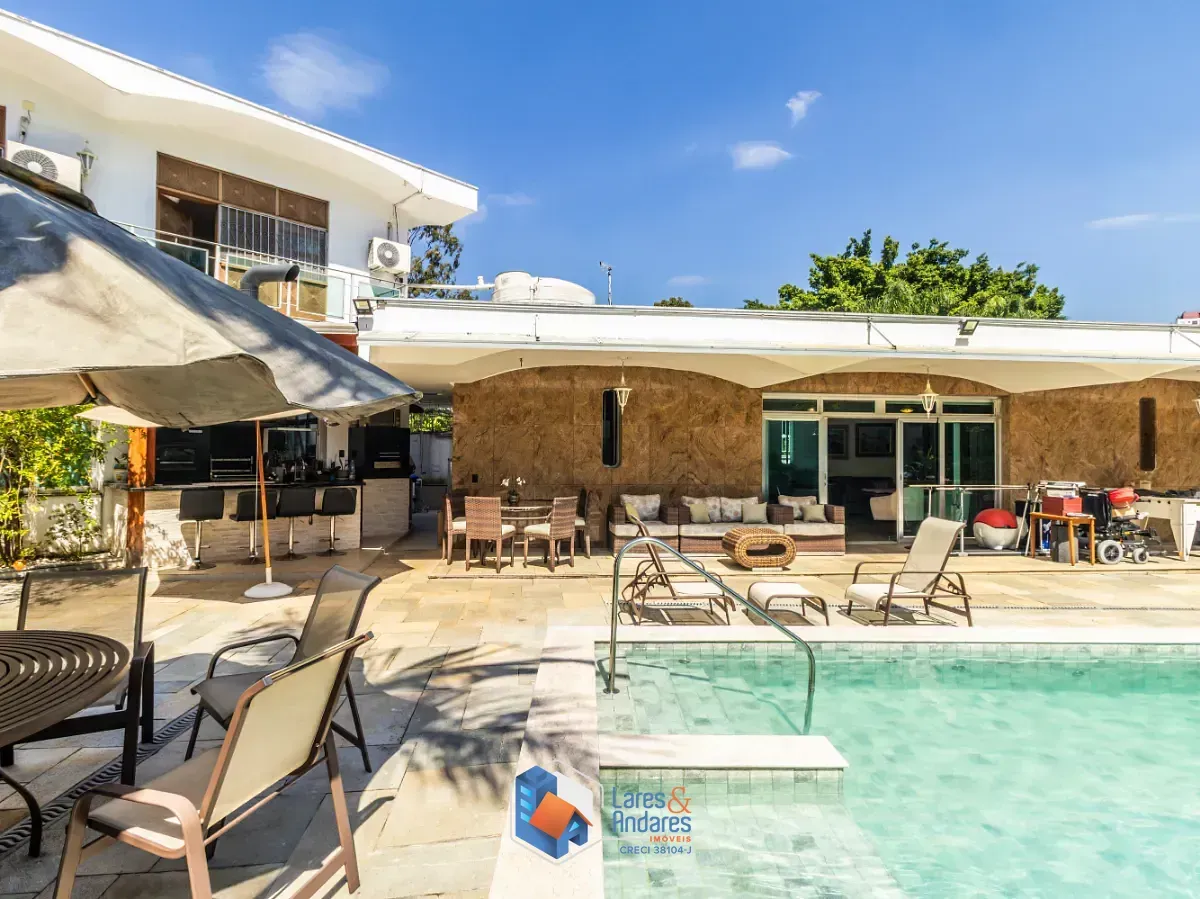 Imagem Casa para venda em Pinheiros com 5 quartos, sendo 5 suítes, 735m²