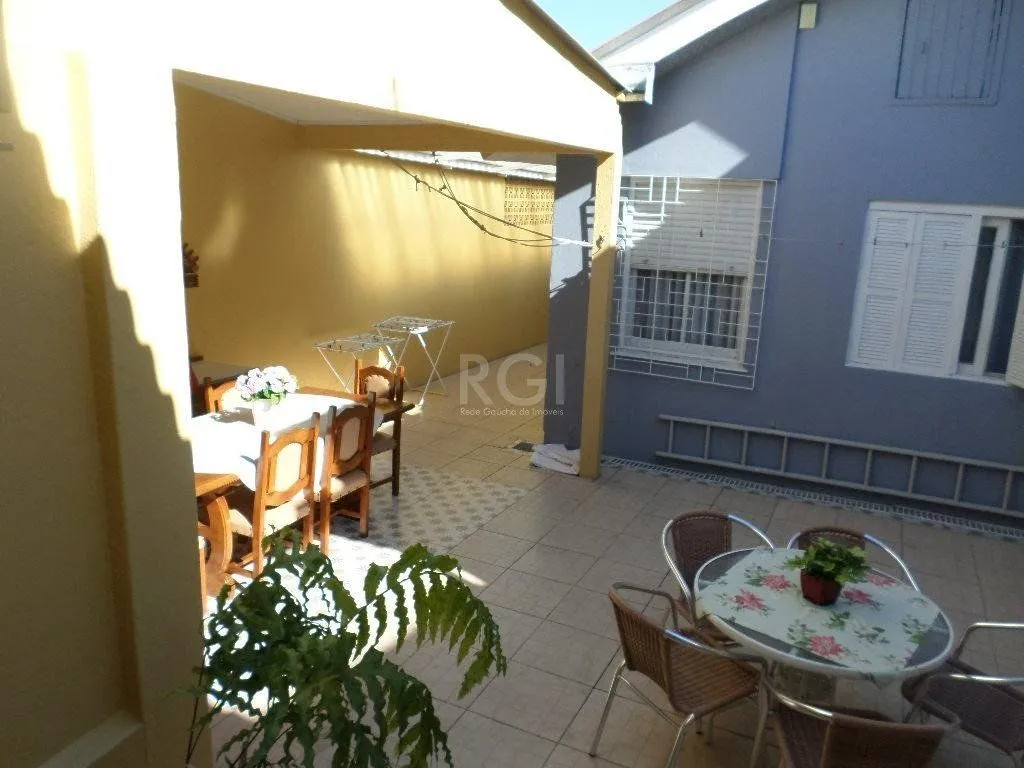 Imagem Casa para Venda - 289m², 4 dormitórios, sendo 1 suites, 4 vagas - Cavalhada