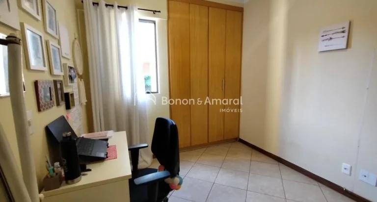 Imagem Apartamento à venda no bairro Mansões Santo Antônio em Campinas, SP.
A sala de estar e jantar sã...