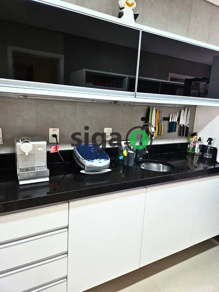 Imagem Apartamento com 211m2, 3 dormitórios e 3 vagas à venda no Panamby