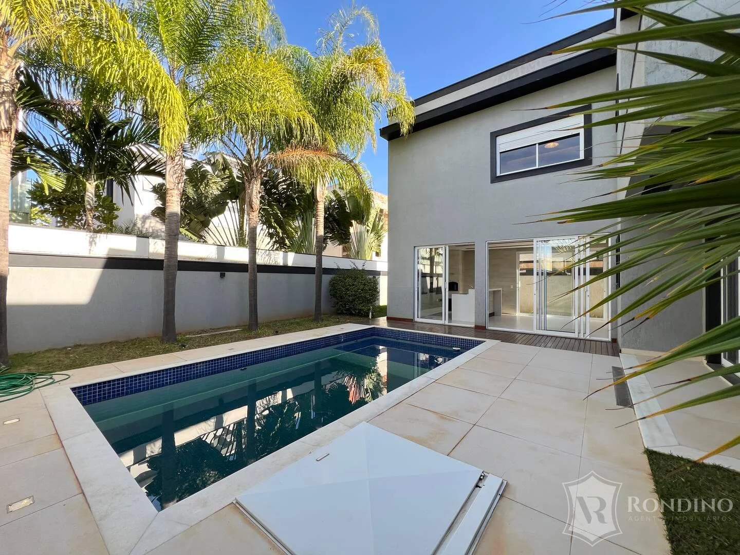 Imagem Casa no Alphaville Nova Esplanada com 4 Suítes e Piscina