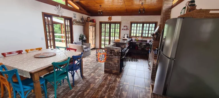 Imagem Chácara com 4 dormitórios à venda, 1000 m² por R$ 950.000,00 - Clube de Campo Vale do Sol - Campos do Jordão/SP