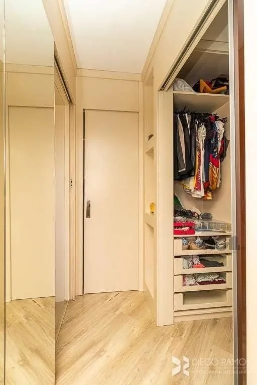 Imagem Cobertura para Venda - 185m², 3 dormitórios, sendo 1 suites, 2 vagas - Petrópolis