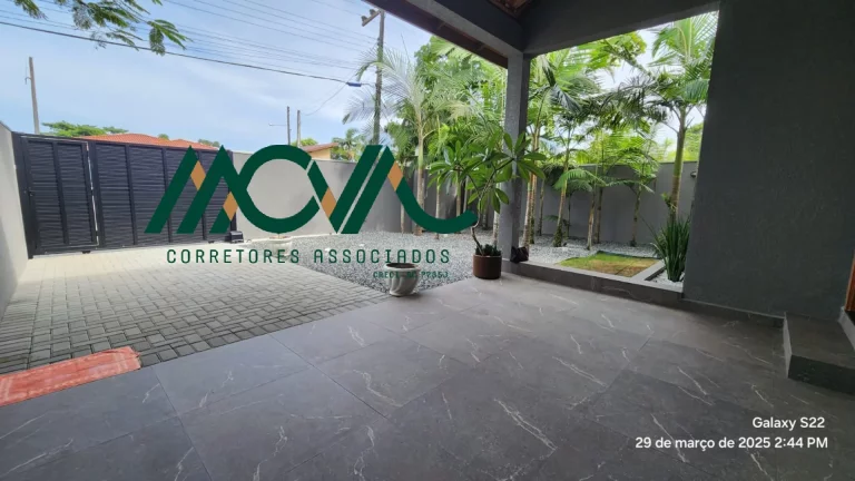 Imagem Belíssima residência térrea, moderna e recém-construída, PERTINHO da Praia