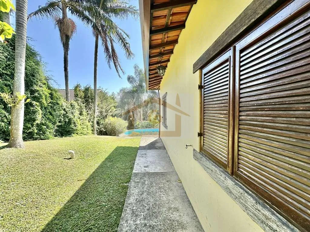 Imagem Rústica, TÉRREA em 4 lotes (1.880m²), 5 dormitórios / 3 suítes, piscina!