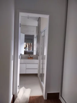 Imagem Casa Moderna em Condomínio  Segurança e Lazer