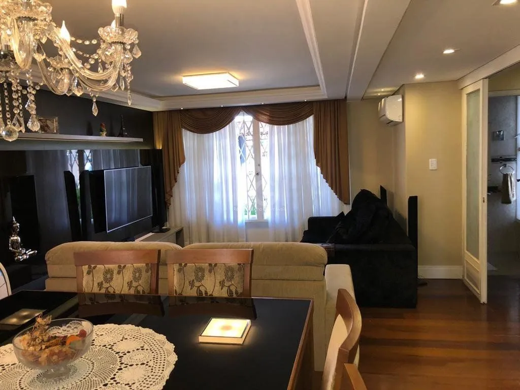 Imagem Casa à venda - 230m², 4 quartos, sendo 2 suítes, churrasqueira, piscina e 03 vagas de garagem