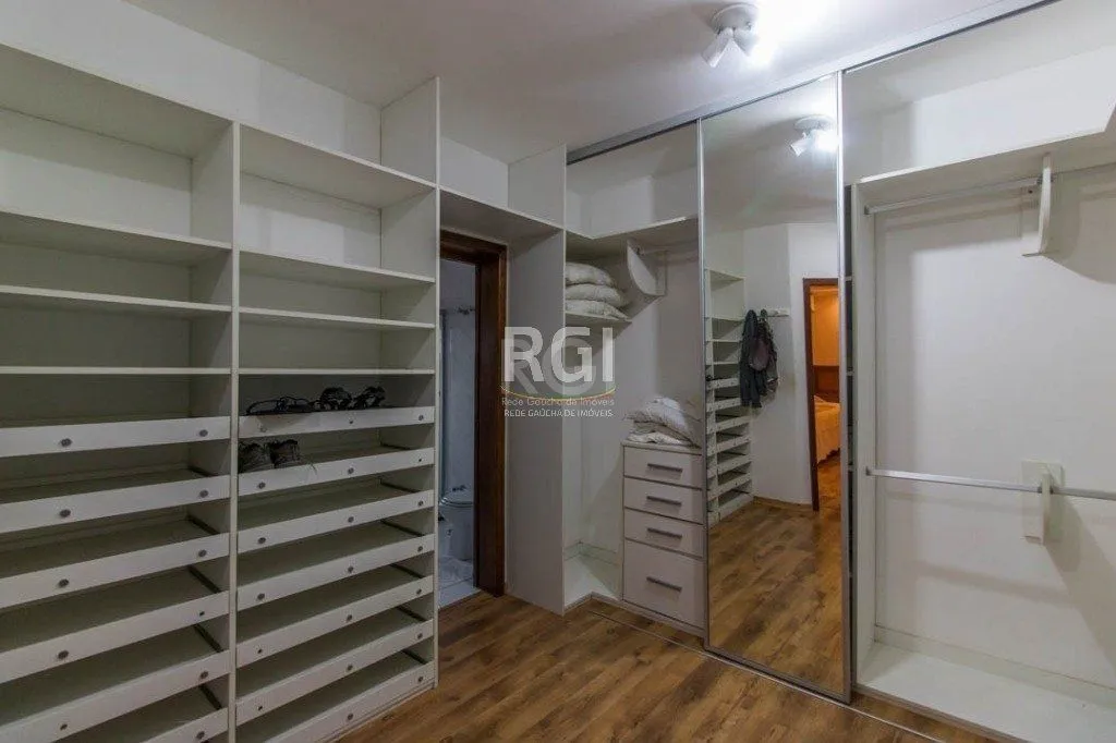 Imagem Sobrado para Venda - 499.98m², 4 dormitórios, sendo 3 suites, 4 vagas - Jardim Ipiranga