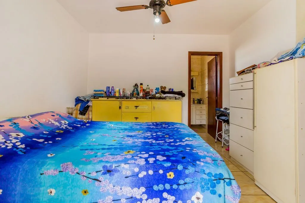 Imagem Casa de 6 dormitórios à venda No Bairro Jardim do Salso - Porto Alegre
