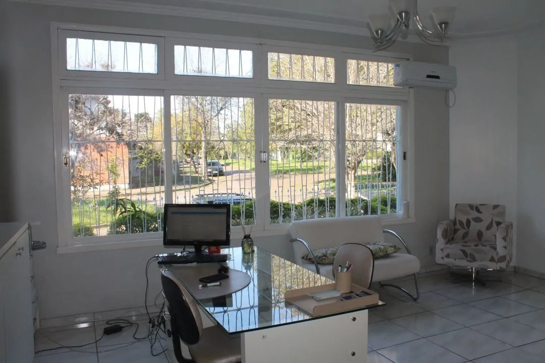 Imagem Casa para Venda - 221m², 3 dormitórios, sendo 1 suites, 4 vagas - Tristeza