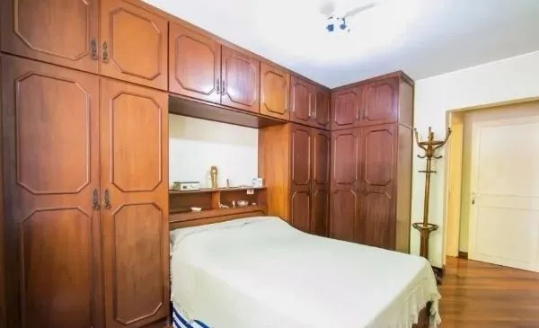 Imagem Casa sobrado no Petrópolis com 7 dormitórios e 4 vagas