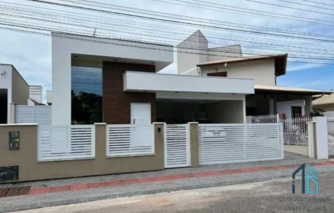 Imagem Casa térrea a venda, Semi mobiliada, 03 quartos c/suíte espaço gourmet, Pedra Branca em Palhoça SC
