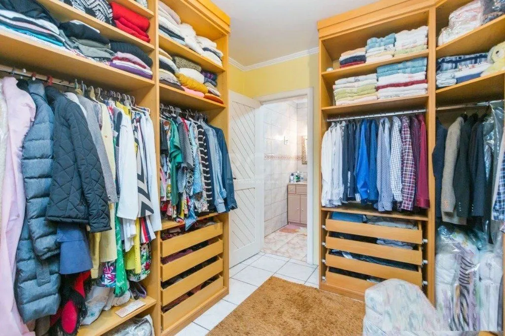 Imagem Casa para Venda - 258m², 3 dormitórios, sendo 1 suites, 4 vagas - Teresópolis