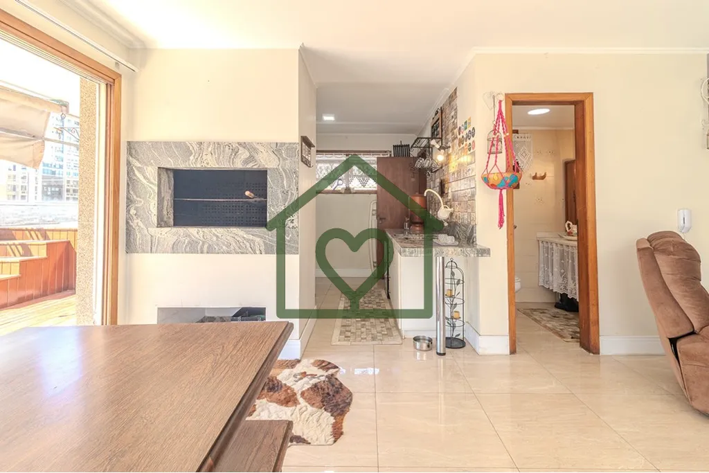 Imagem Cobertura duplex com 296 m² privativos, três dormitórios (sendo uma suíte) e três vagas de gara...