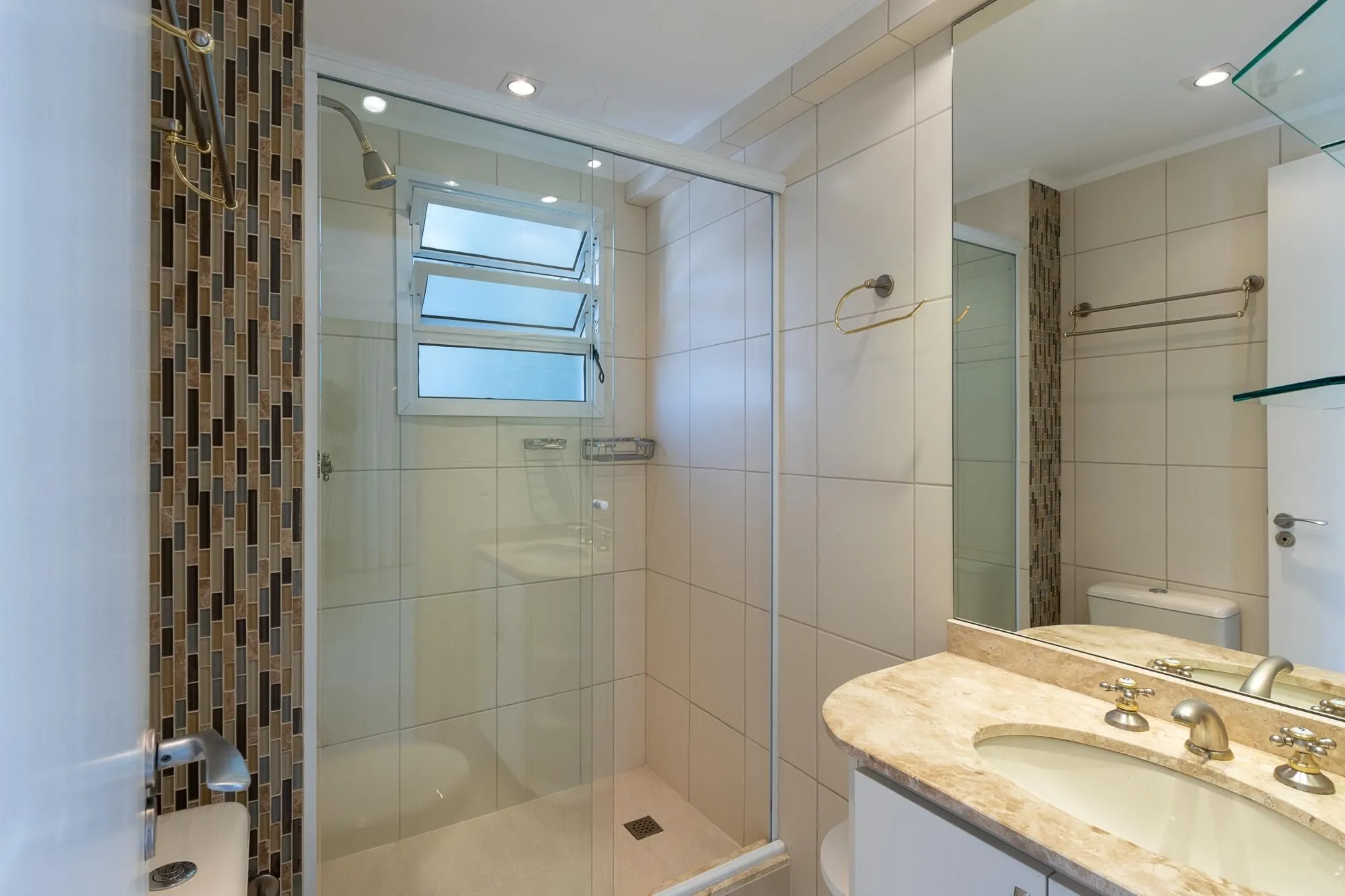 Imagem Apartamento de 3 dormitórios, 1 suíte e 2 vagas escrituradas no bairro Tristeza.