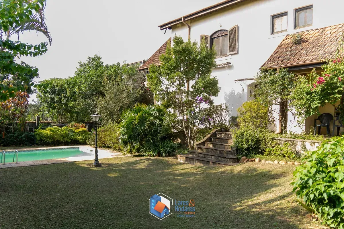 Imagem Sobrado para venda em Jardim Riviera com 5 quartos, sendo 1 suíte, 255m²