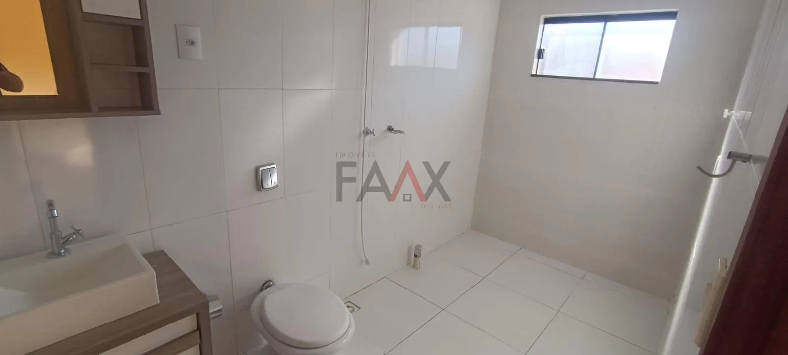 Imagem Sobrado com 4 Quartos e Suíte para Alugar no São Cristóvão