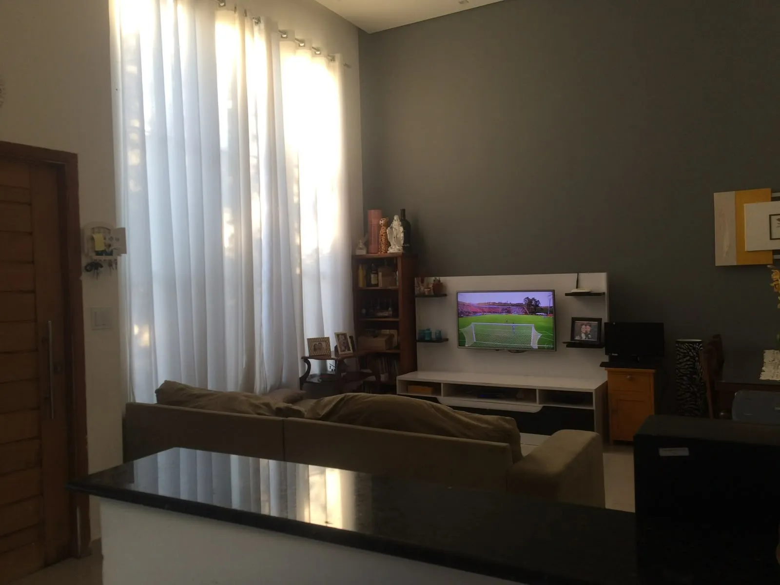 Imagem Casa no Horto Florestal 2 | 176 m² de terreno | 106,60 m² de área construída | 3 dormitórios, sendo 1 suíte | Sala com pé-direito alto | 3 Vagas