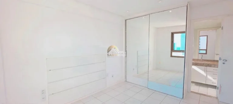 Imagem Vendo apartamento andar alto, 70m², 2 quartos com 1 suíte, varanda com fechamento Reiki e vista mar