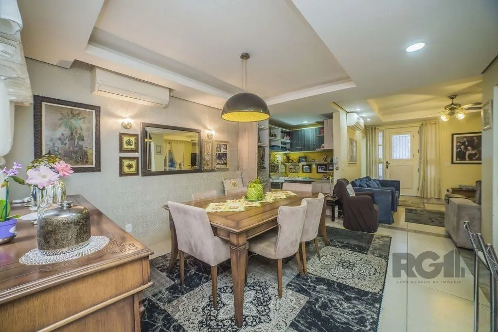 Imagem Casa de 4 dormitórios no bairro Glória
