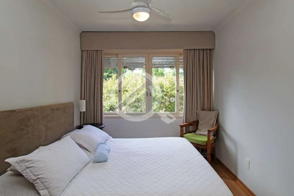 Imagem Localizado no coração do charmoso bairro Moinhos de Vento, este apartamento de 100m² oferece o eq...