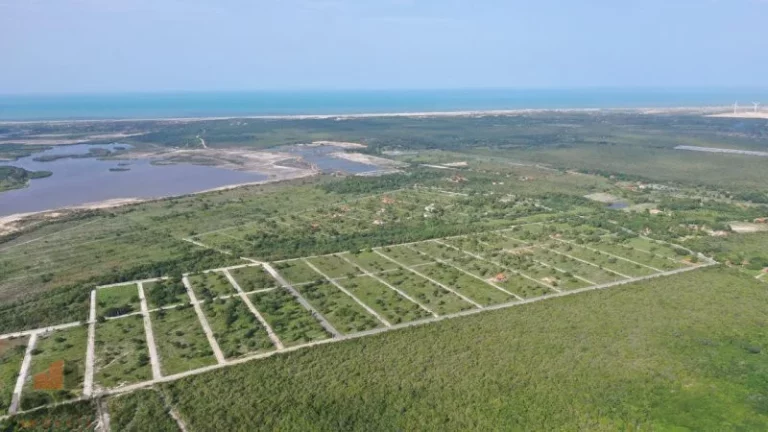 Imagem Terreno em Condomínio a Venda no bairro Centro - Cascavel, CE