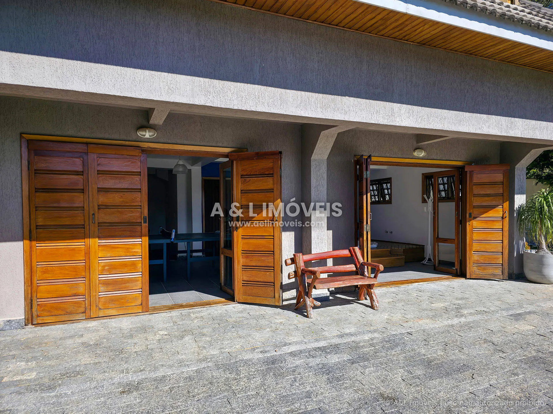 Imagem Casa à venda no Portal do Capivari com 5 dormitórios e 3 suítes