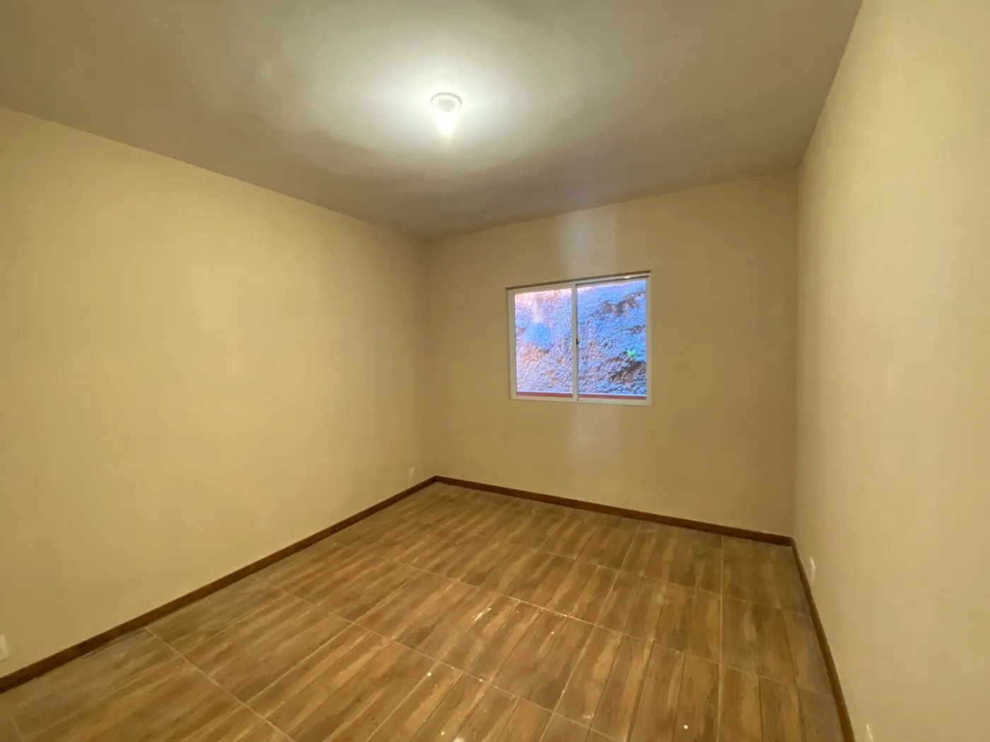 Imagem Casa em Condomínio para Venda em Teresópolis / RJ no bairro Granja Guarani