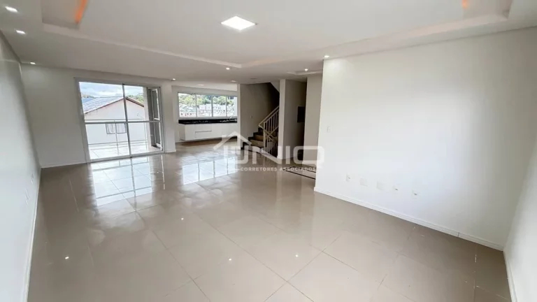 Imagem Sobrado Suíte + 2 Quartos - Bairro Cadorin