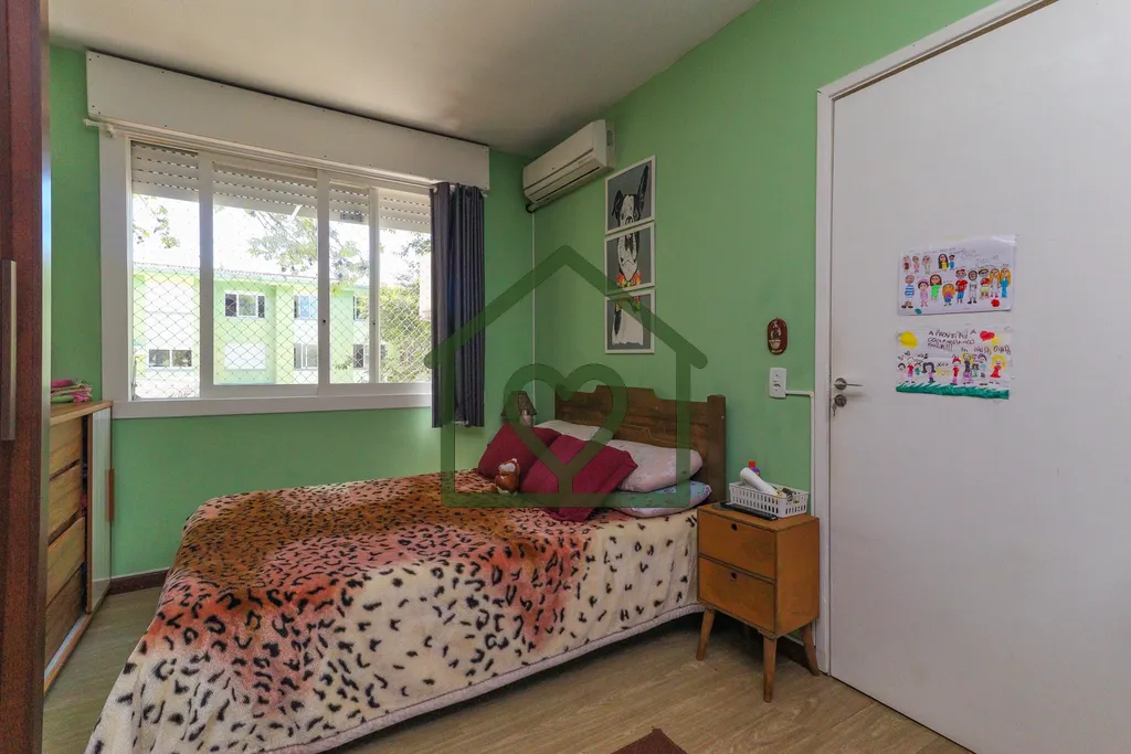 Imagem Apartamento no bairro Camaquã com 61m2 privativos, localizado a um lance de escada, composto por do...