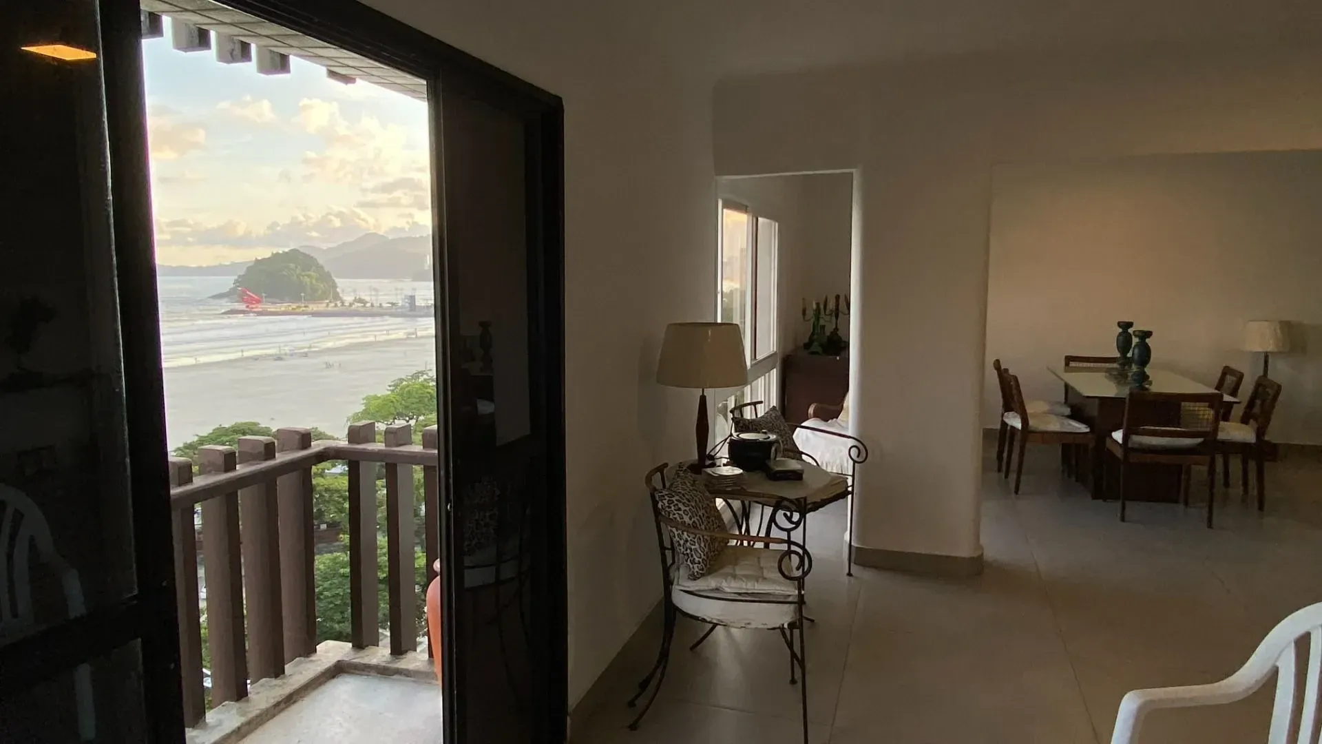 Imagem Apartamento com 3 Quartos à Venda, 240 m² em Pompéia - Santos