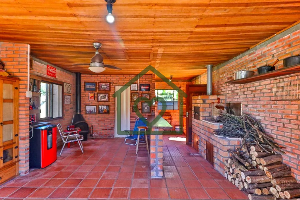 Imagem Casa à venda no bairro Hípica com 165 m2 de área privativa em terreno de 492 m2. O imóvel conta ...