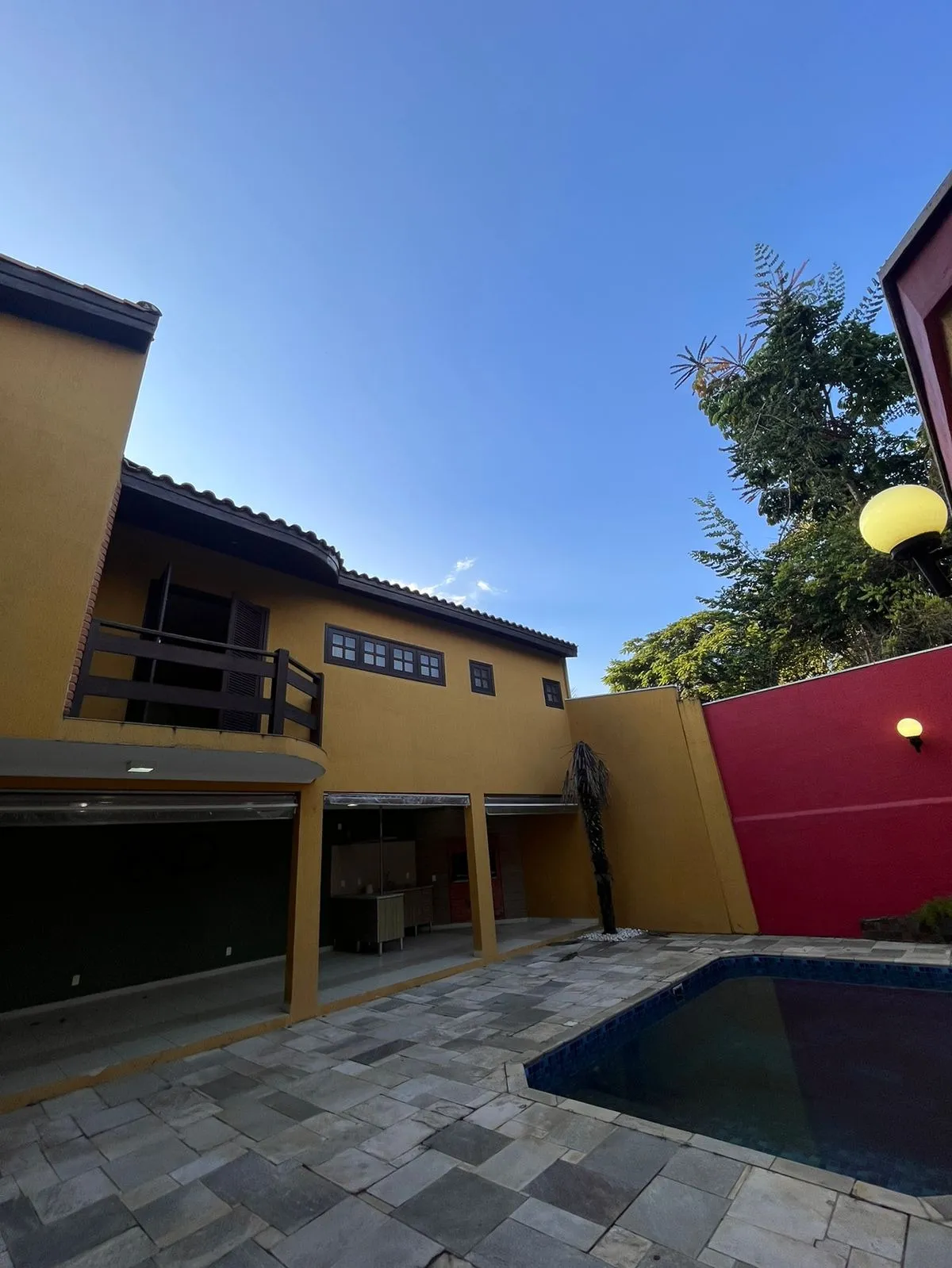 Imagem "Ampla Residência com 6 Dormitórios no Condomínio Residencial Isaura"